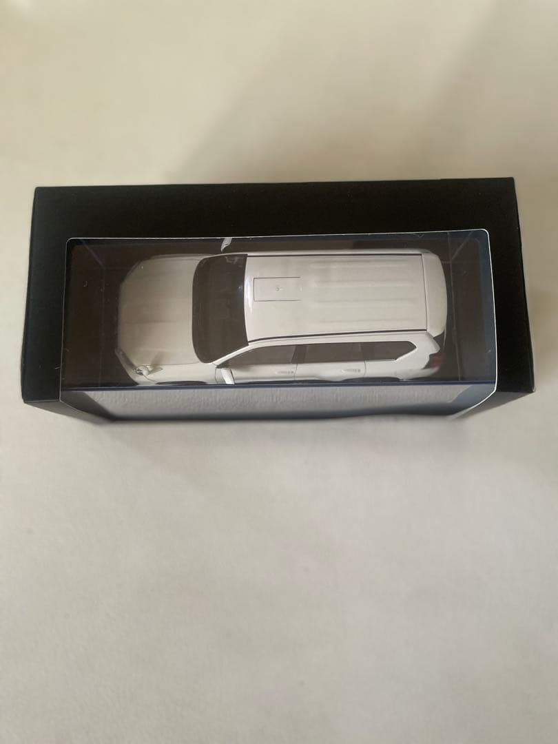 トヨタ ランドクルーザー プラド 150 後期 ① 040 スーパーホワイトⅡ