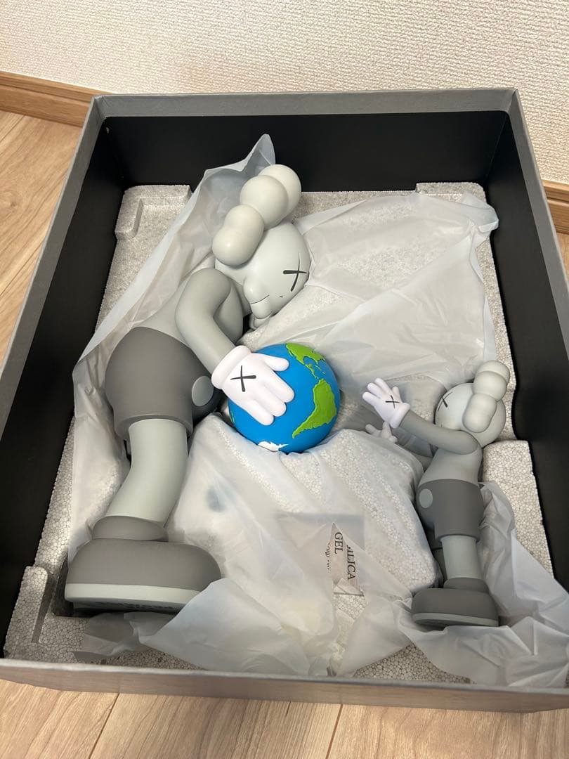 KAWS THE PROMISE フィギュアセット