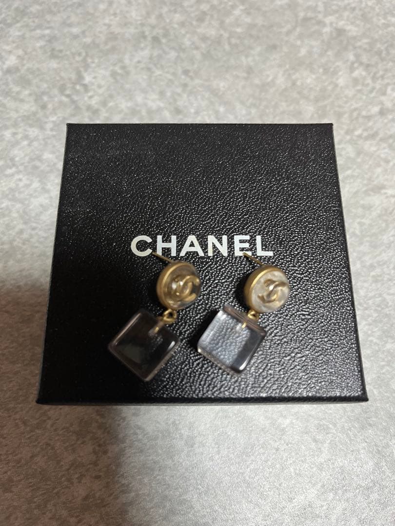 シャネル　クリア　キューブ　ピアス　CHANEL ココシャネル