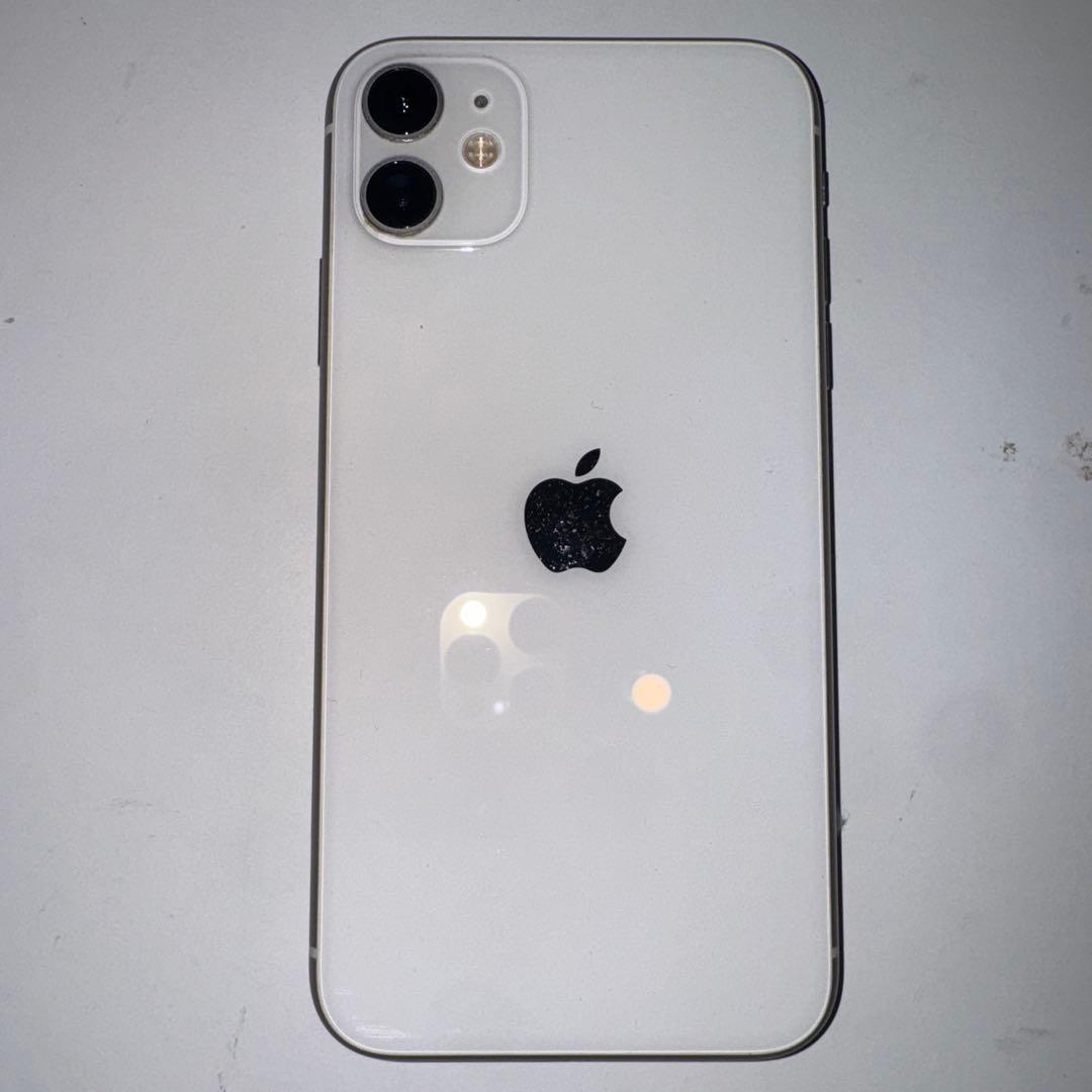 Apple iPhone 11 ホワイト 本体　SIMフリー