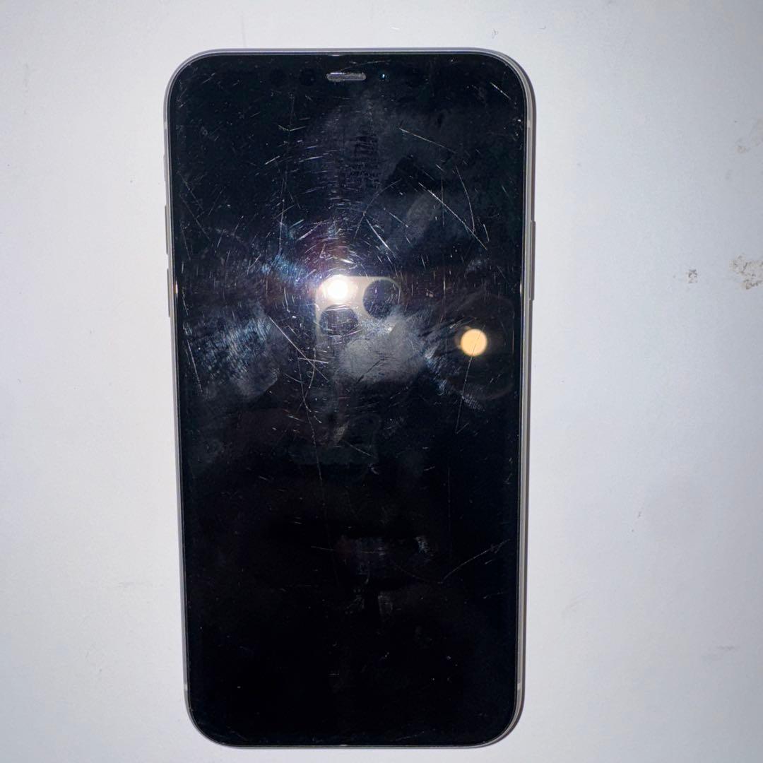 Apple iPhone 11 ホワイト 本体　SIMフリー