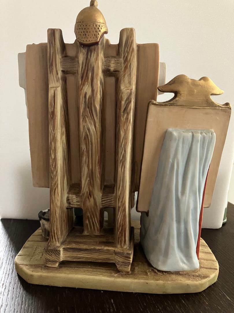 陶器　絵画をする人