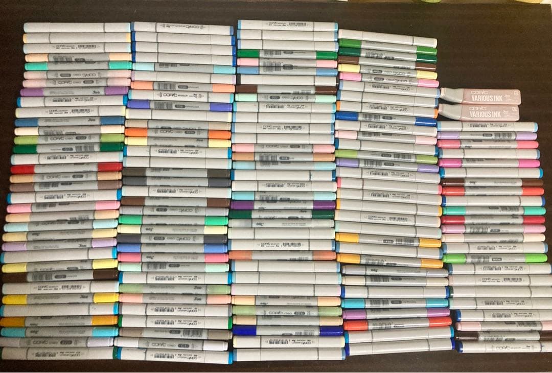 Copic Sketch、Copic Ciao、バリオリスインクの合計147本