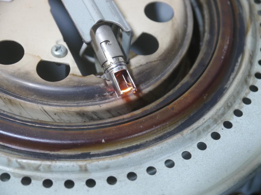 送料無料◆2014年◆コロナ　ホワイト石油ストーブ 手動ダイヤル式