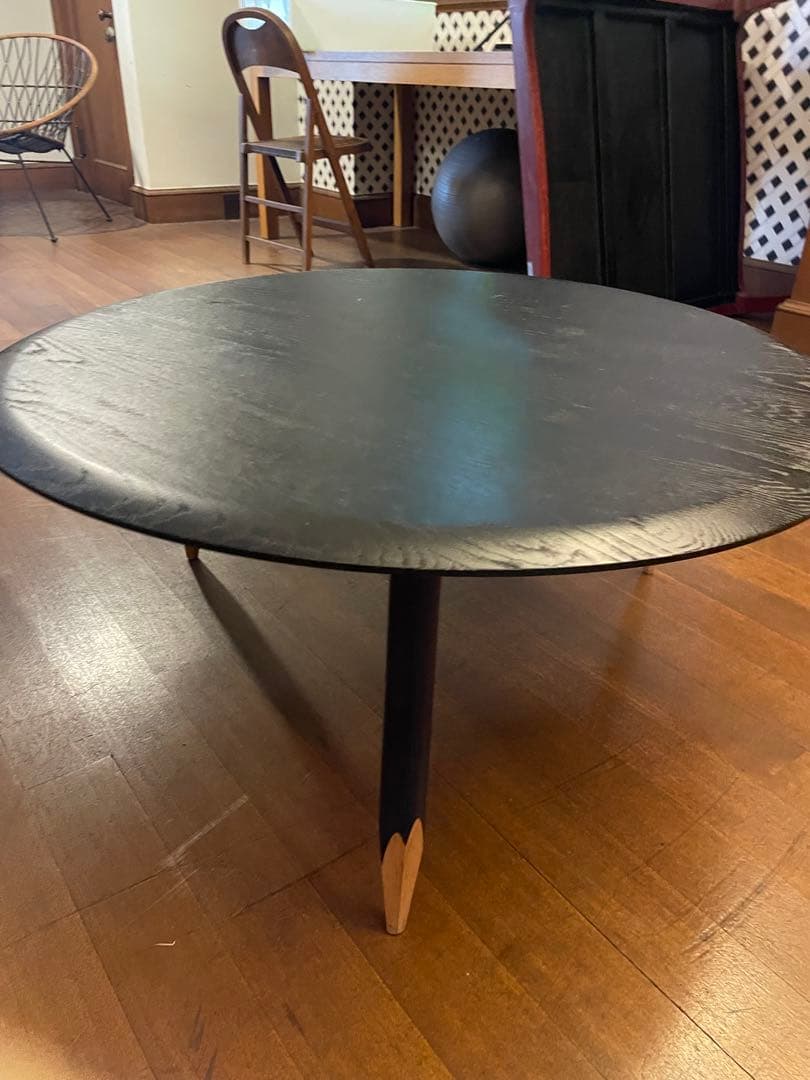 黒い円形座卓 木製　丸テーブルスコープ東屋