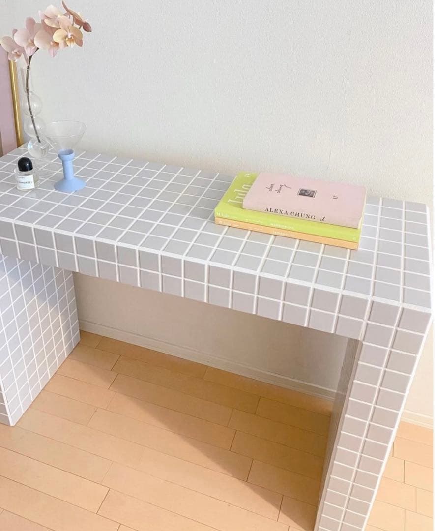 ライトグレー タイルテーブル