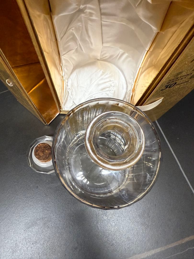 SUNTORY 30年ウイスキー ゴールドボックス　空き瓶