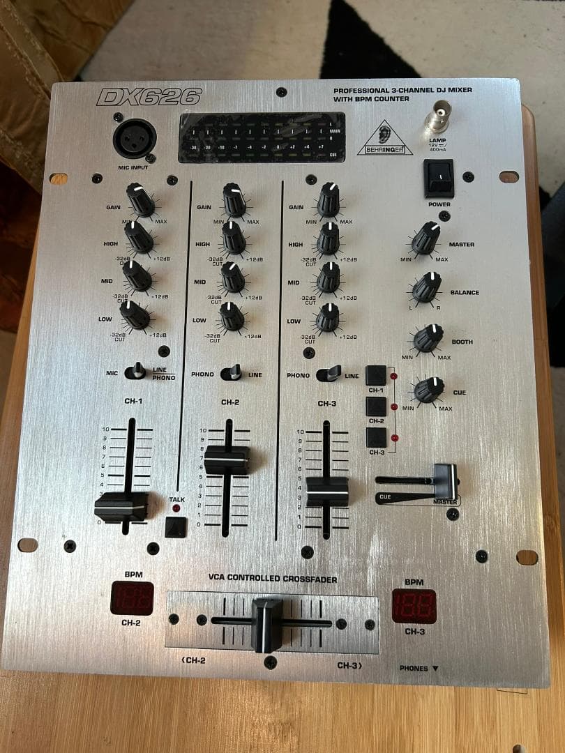 Behringer DX626 DJミキサー
