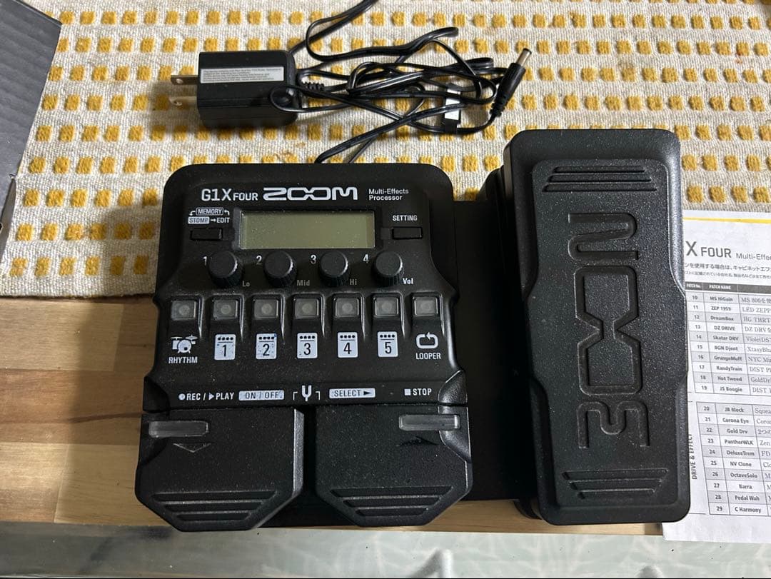 ZOOM G1four マルチエフェクター