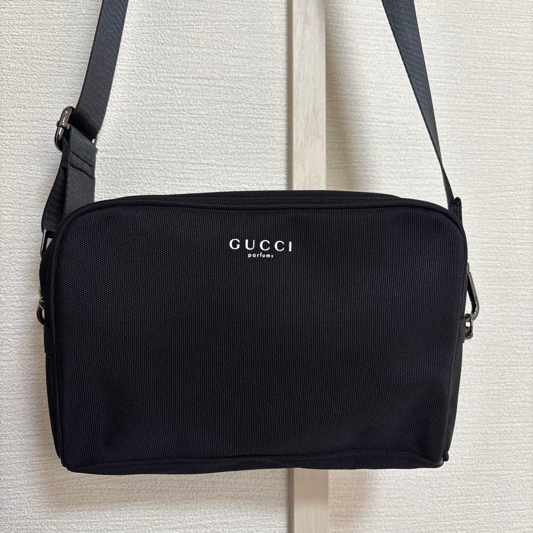 GUCCI シンプルデザイン 黒 美品 チェーンショルダー ポーチ グッチ