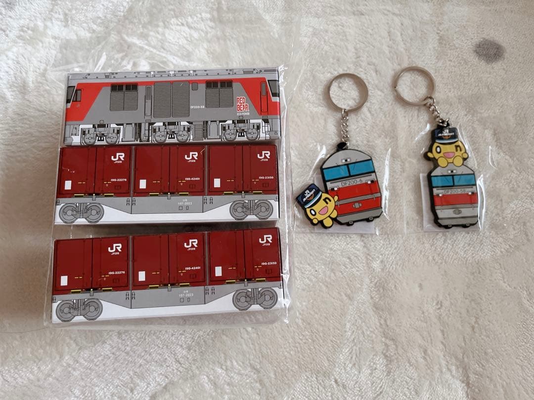 レッドベア&onちゃんラバーキーホルダーとBOXティッシュ