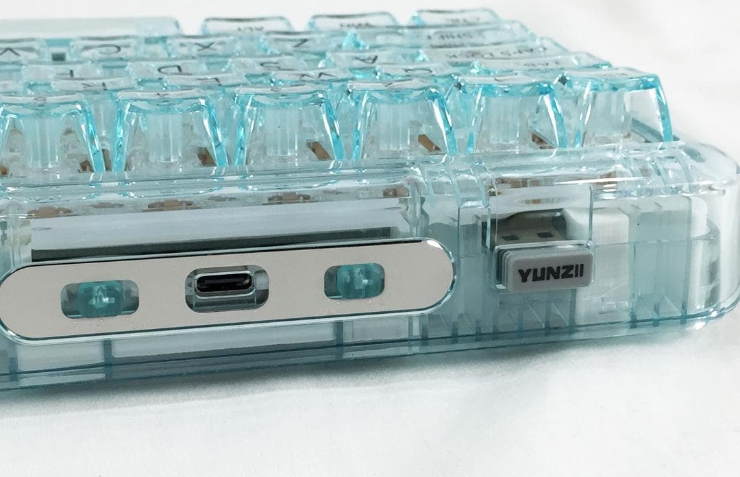送料込み☆YUNZII☆X71☆メカニカルキーボード☆ワイヤレス☆透明/クリア☆