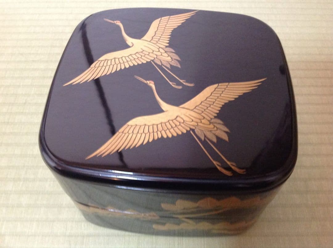 本金蒔絵二段重箱　精密な蒔絵