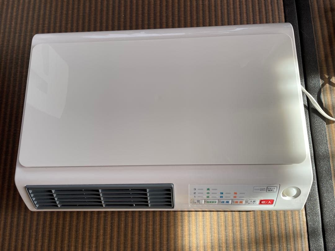 脱衣所電気ヒーター　壁掛け式　人感センサー付き　ヒートショック対策