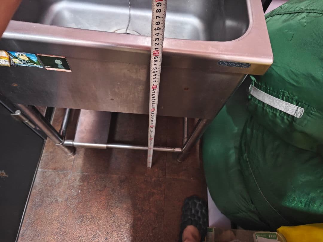 ステンレスシンク 下部棚付き東京都福生市の出品になります、引き取りのみ