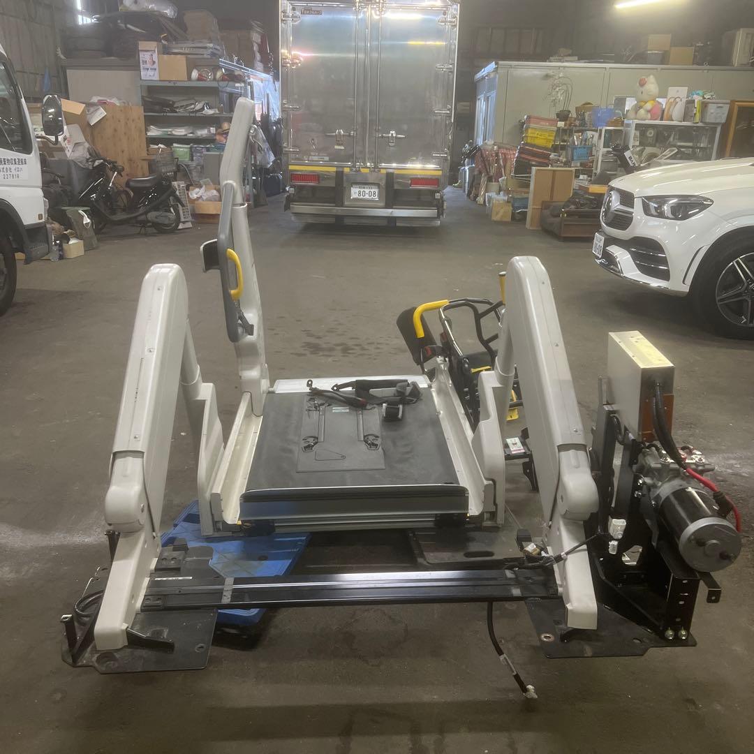 福祉車両取り外し　スロープ　ハイエース　キャラバン　レジアス