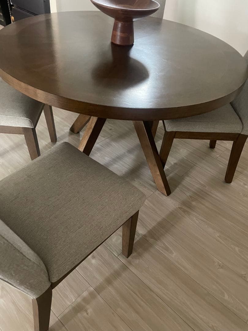 円形木製ダイニングテーブルと椅子4脚セット