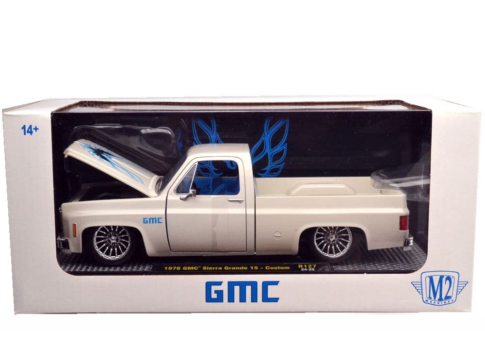 M2マシーン 1976 GMC シエラ・グランデ 15 - ホワイト