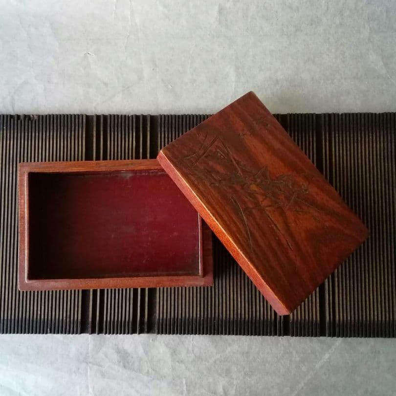 逸品　日本の伝統工芸として見事に開花した「讃岐漆芸」讃岐彫り　石井磬堂の蟷螂刻