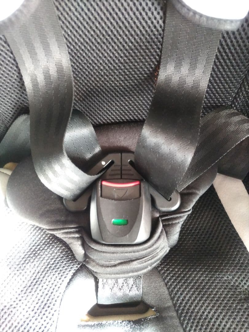 [引取り限定]Combi ジュニアシート ブラック/ホワイト カップホルダー付き