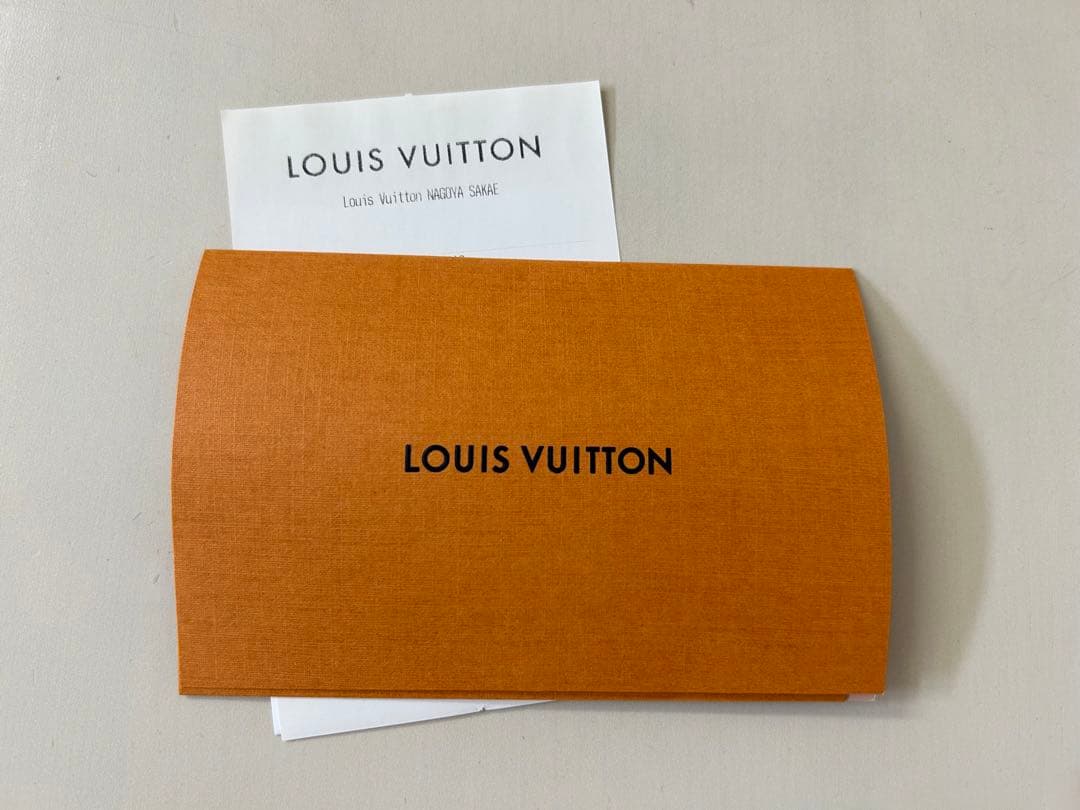 ルイヴィトン ピアス エセンシャル