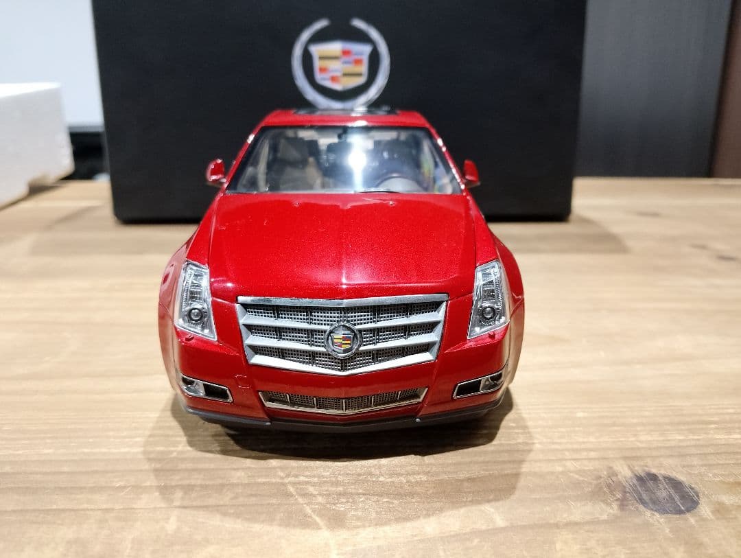 1/18 キャデラック　CTS　セダン　ディーラー品　ミニカー　レッド