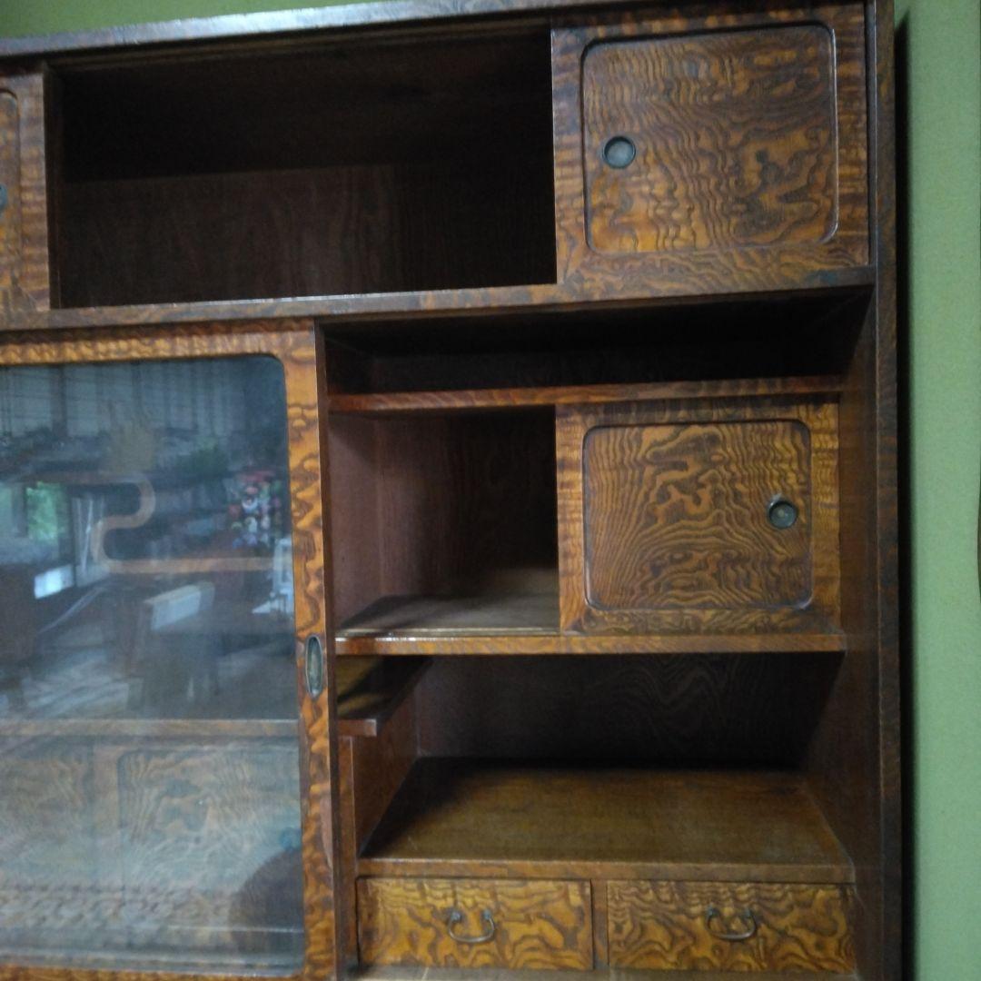 木製ガラス扉付き茶タンス