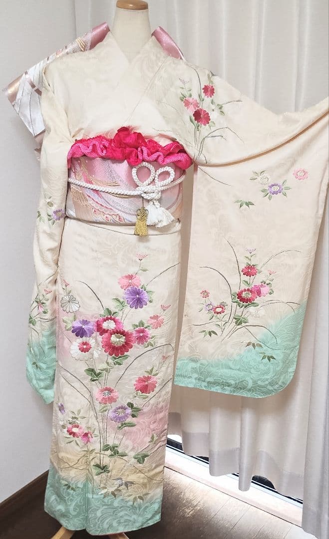 成人式正絹振袖フルセット　薄ピンク　刺繍　豪華　　上品　長襦袢