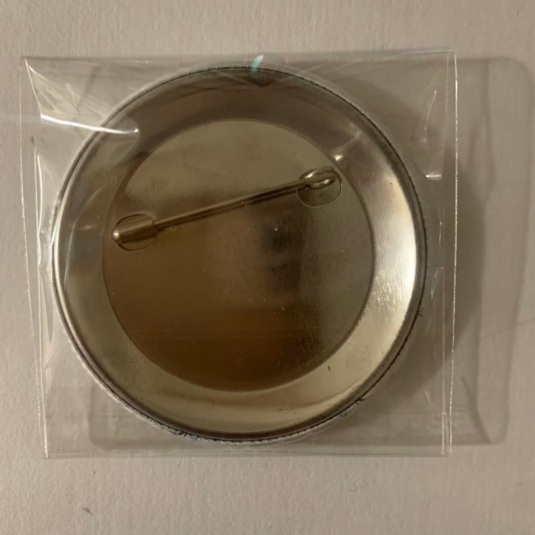 【激レア】 進撃の巨人 リヴァイ WITSTUDIO 線画 缶バッジ 特典