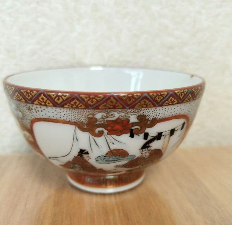 お値下げしました、九谷　人物・花鳥湯呑、煎茶碗 大日本九谷製　傷あり