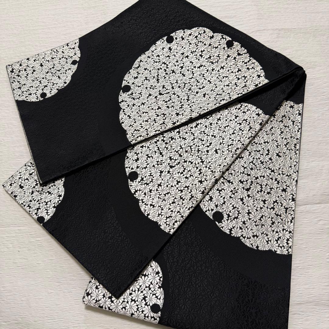 m-47 雪輪 菊 正絹 袋帯 黒地 極美品