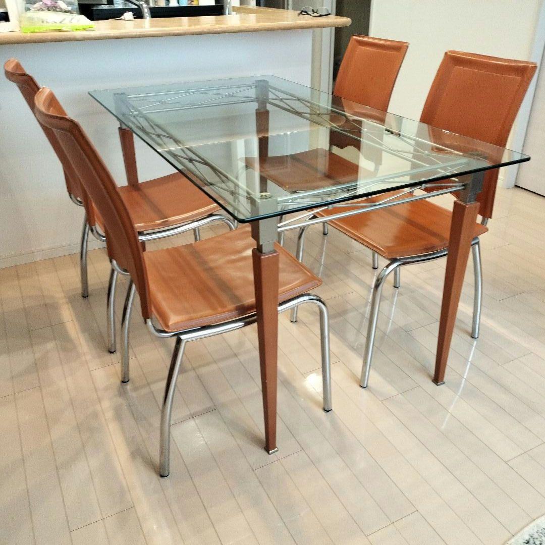 【イタリア製】ガラス製テーブルとレザーチェア4脚セット