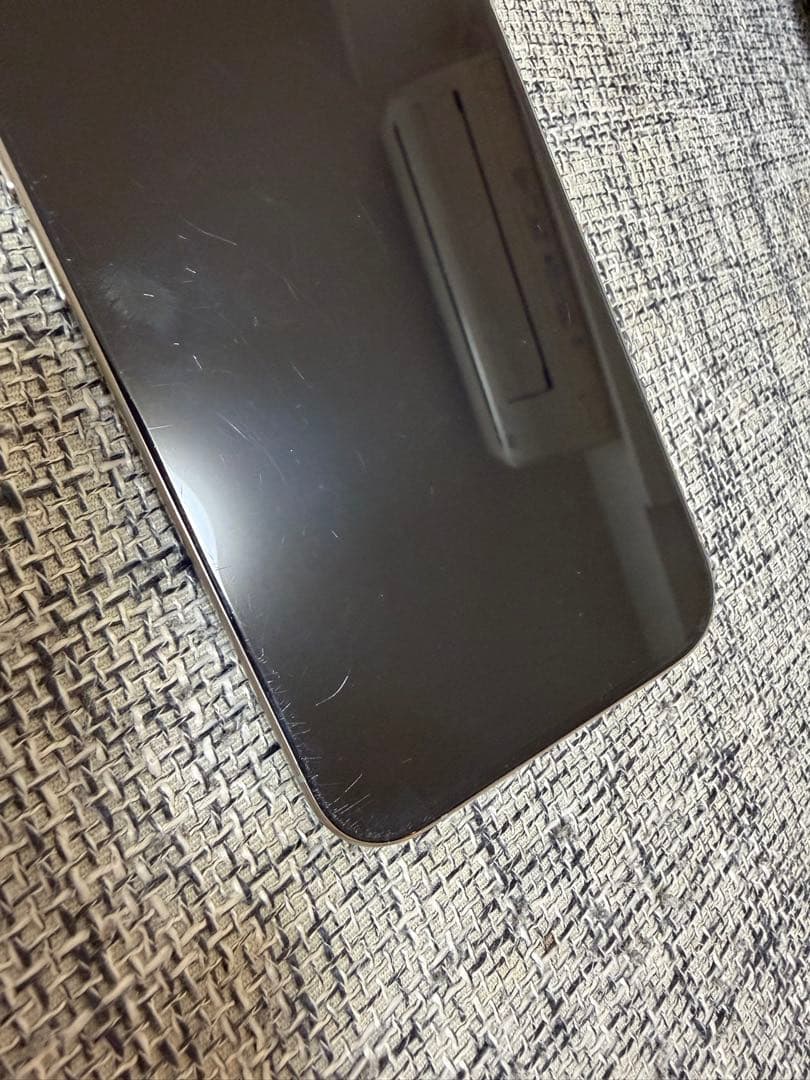 iPhone15pro ナチュラルチタニウム 256GB 背面割れ