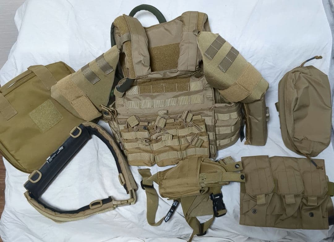 エマーソンギア　プレートキャリア　ショルダーアーマー　ベルト一式セット　コヨーテ