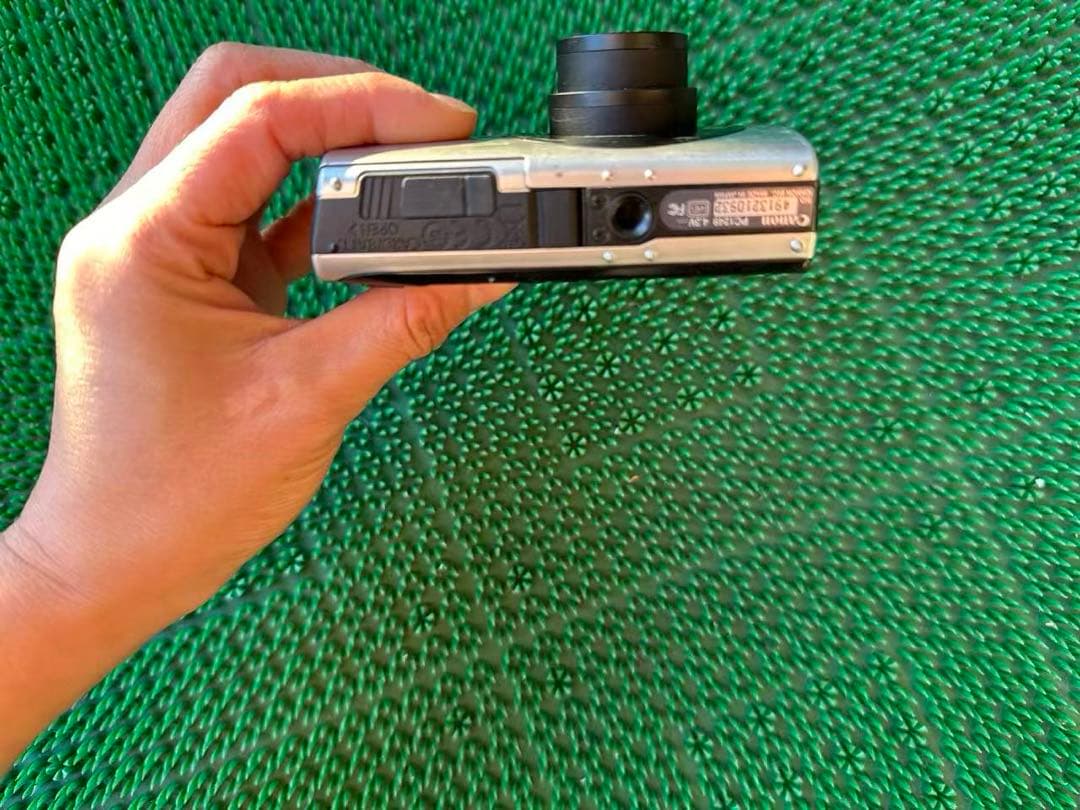 Canon IXUS コンパクトデジタルカメラ シルバー