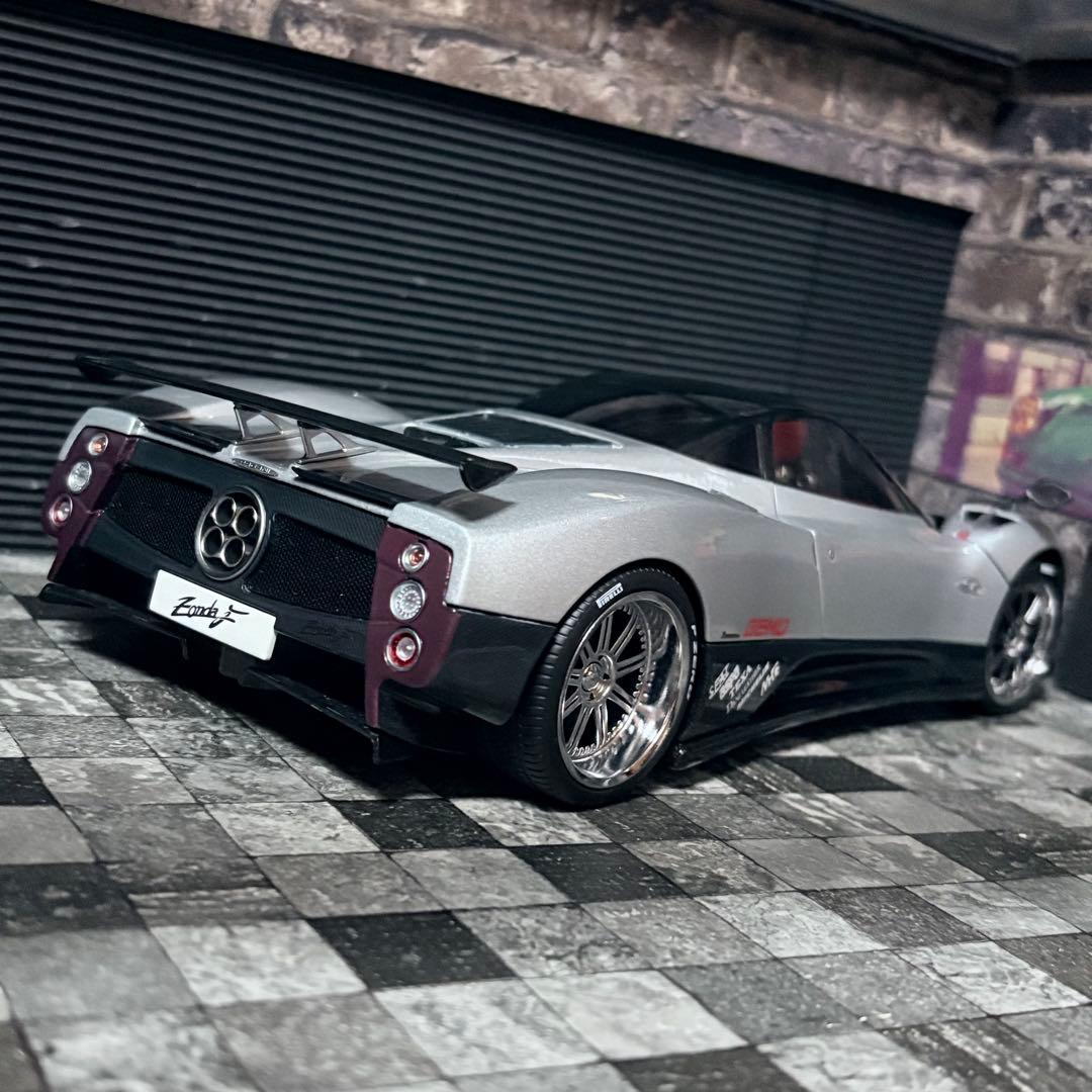 1/18 Almost Real パガーニ ゾンダ F 2005