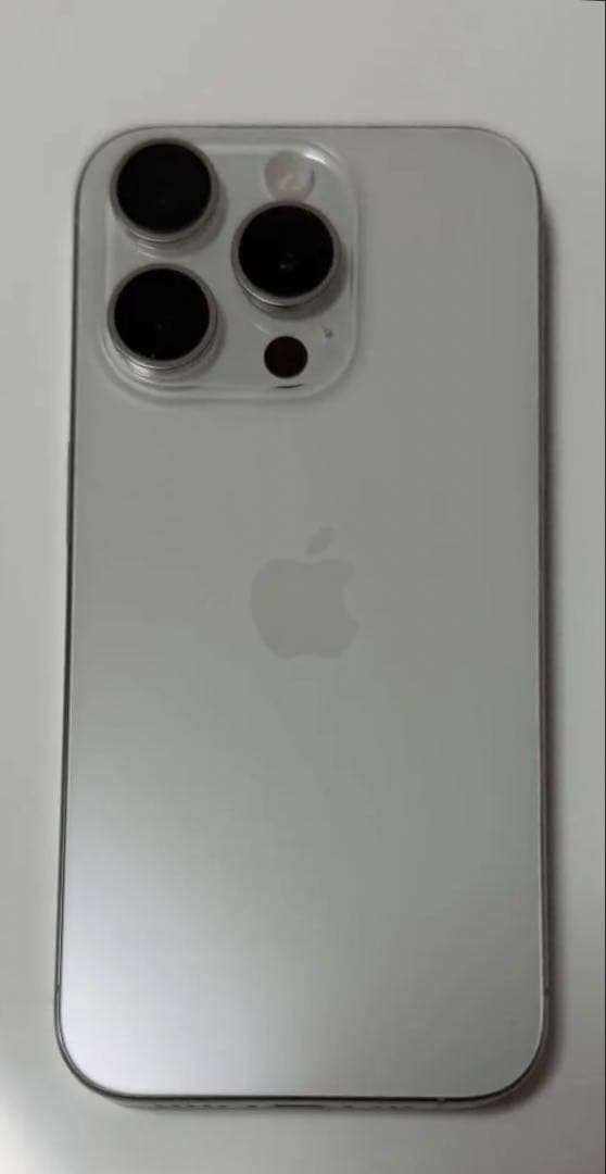 iPhone15 proホワイトチタニウム