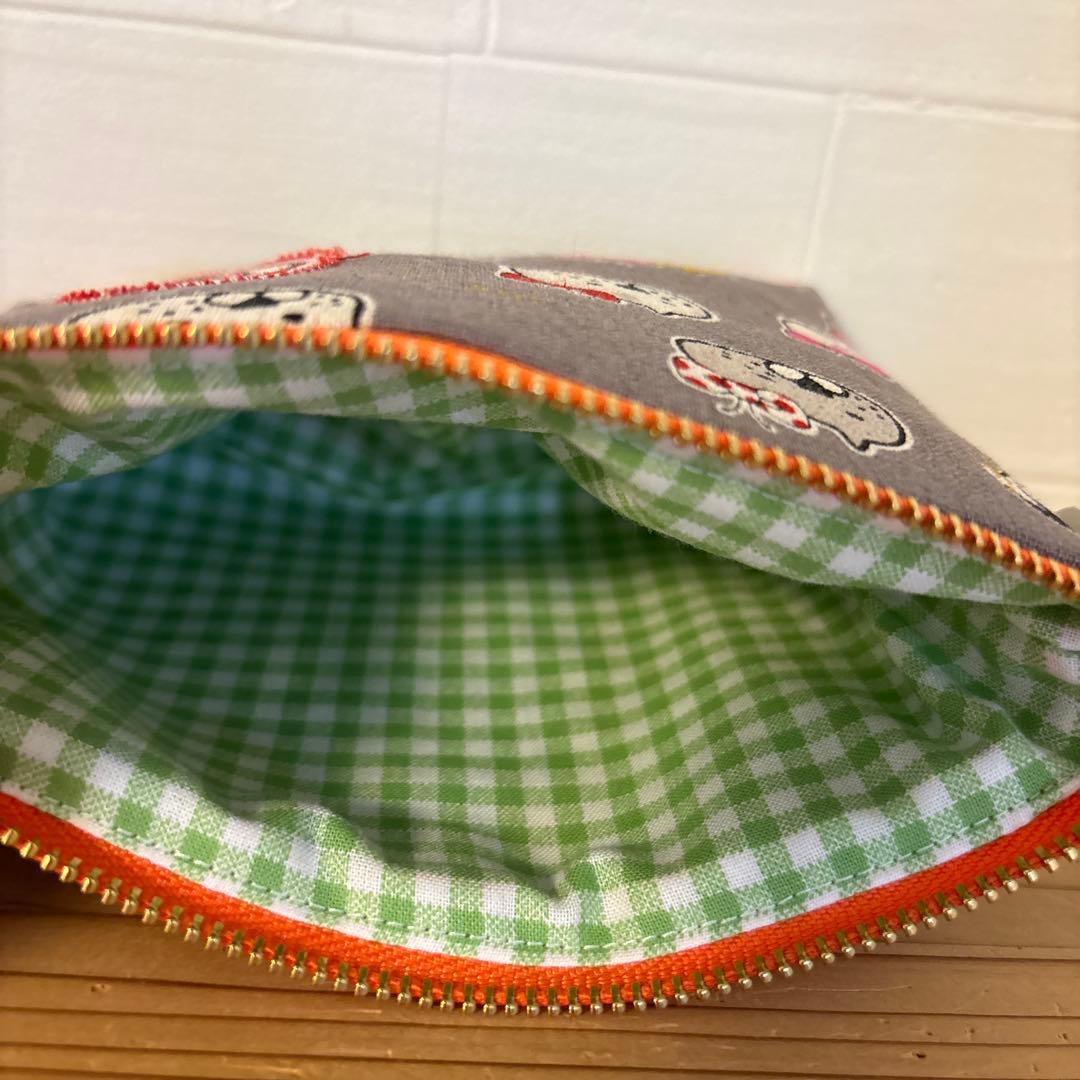 感謝価格　SALE 猫柄　16cmファスナーポーチ　人気　ハンドメイド　新柄