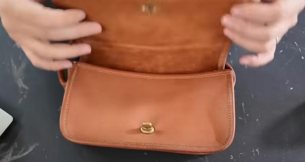 オールドコーチ ☆ USA製 NY刻印 レザー ターンロック ショルダーバッグ