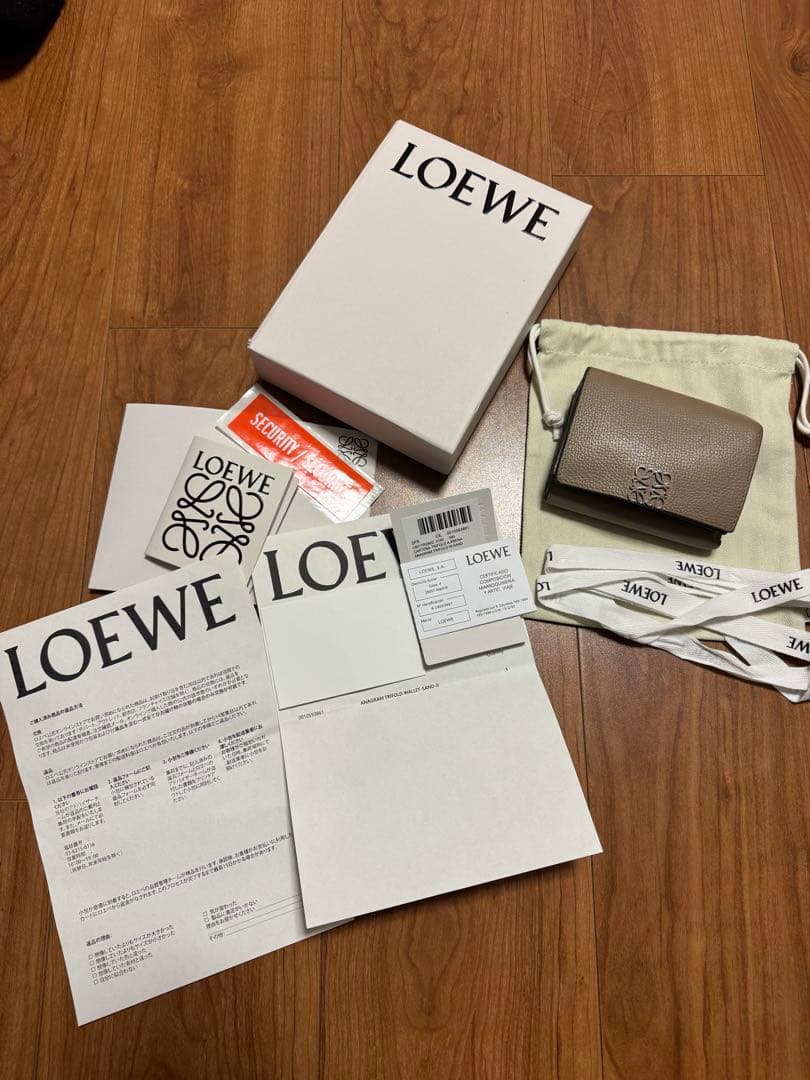 LOEWE ANAGRAM TRIFOLD WALLET サンド