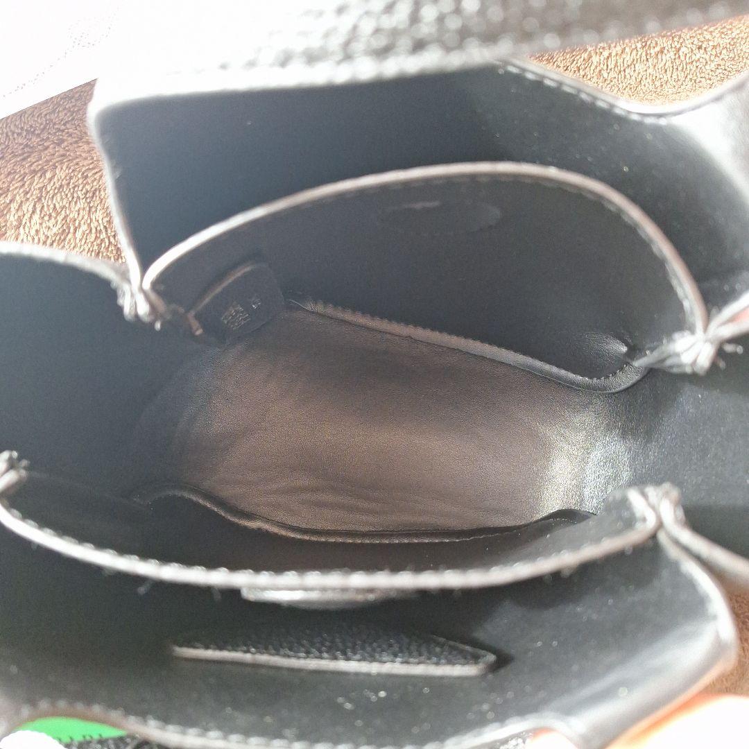 PRADA ノベルティ黒 レザーハンドバッグ