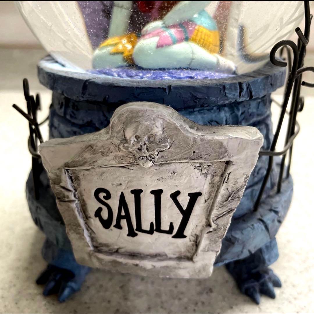 ディズニー ナイトメアービフォアクリスマス スノードーム サリー