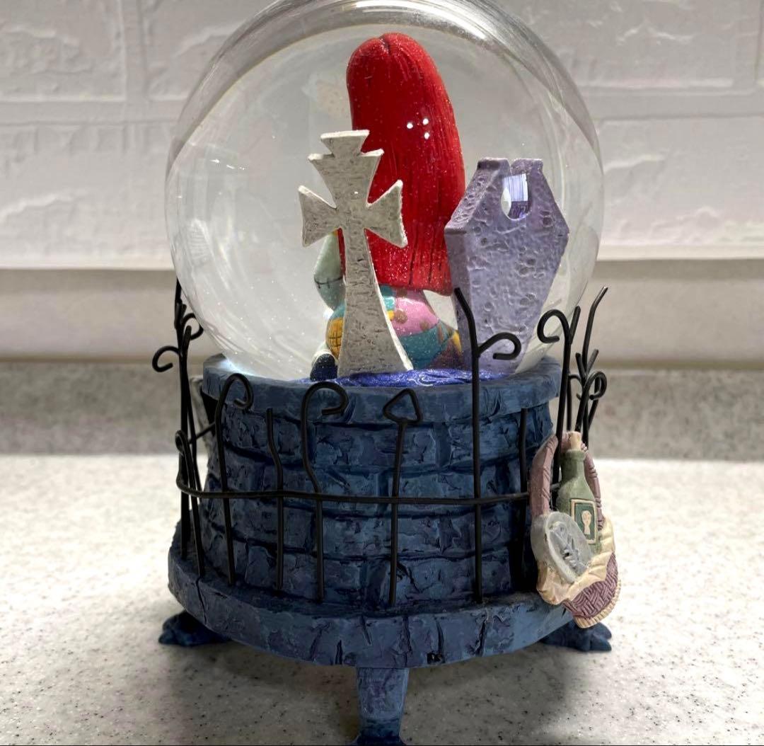 ディズニー ナイトメアービフォアクリスマス スノードーム サリー