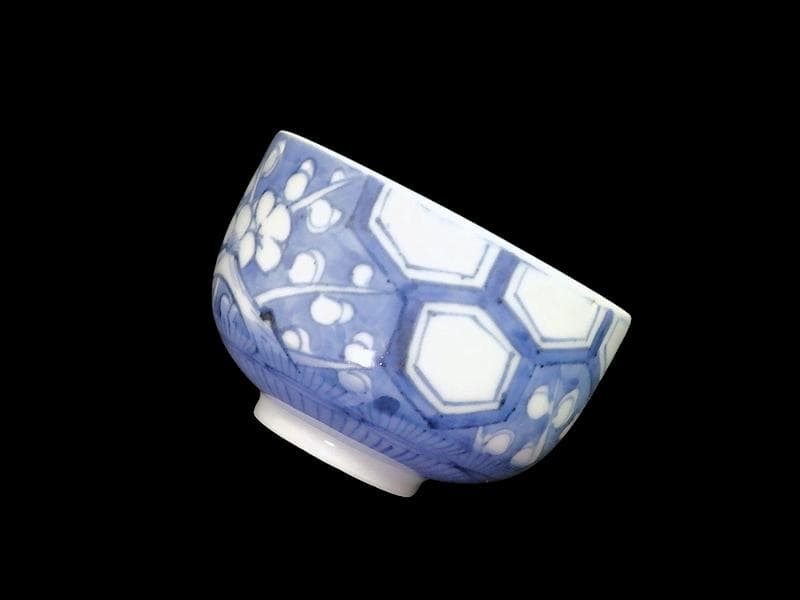 古伊万里　染付 亀甲紋に梅の図　りん茶碗　A598AS-fbvc