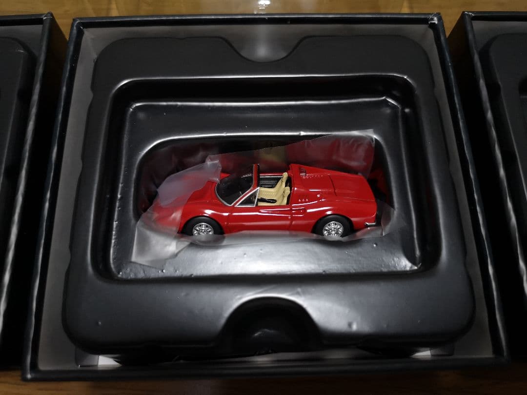 トミカリミテッドヴィンテージ 1/64 TLV ディーノ246GT