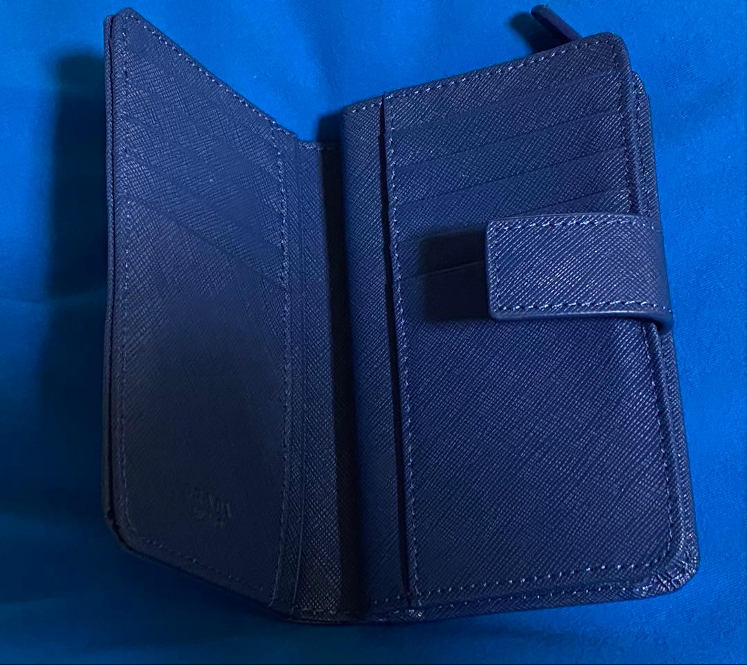 【美品・数回使用】 PRADA プラダ ネイビー 二つ折り財布