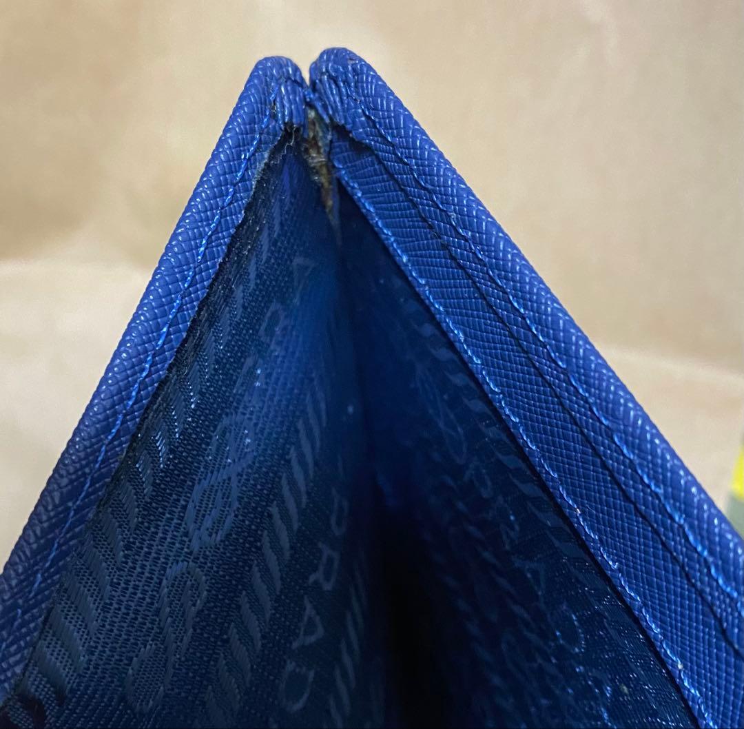 【美品・数回使用】 PRADA プラダ ネイビー 二つ折り財布
