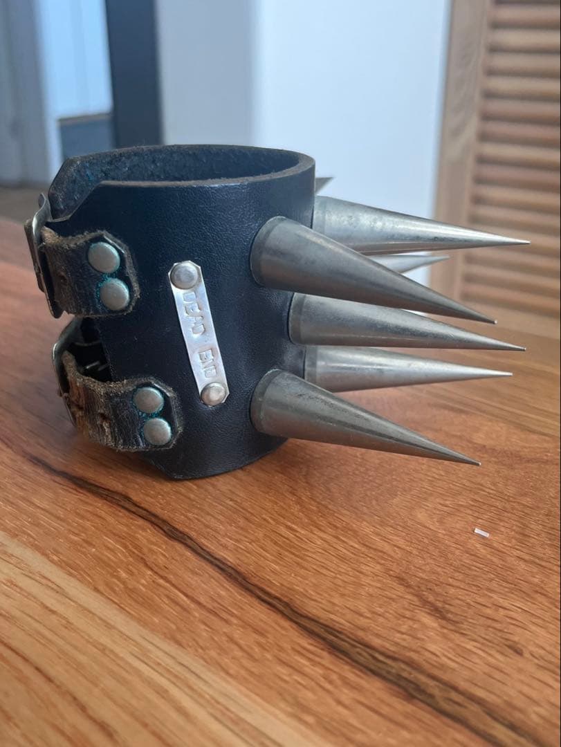 スパイクレザーリストバンド DEAD END デッドエンド　blackl