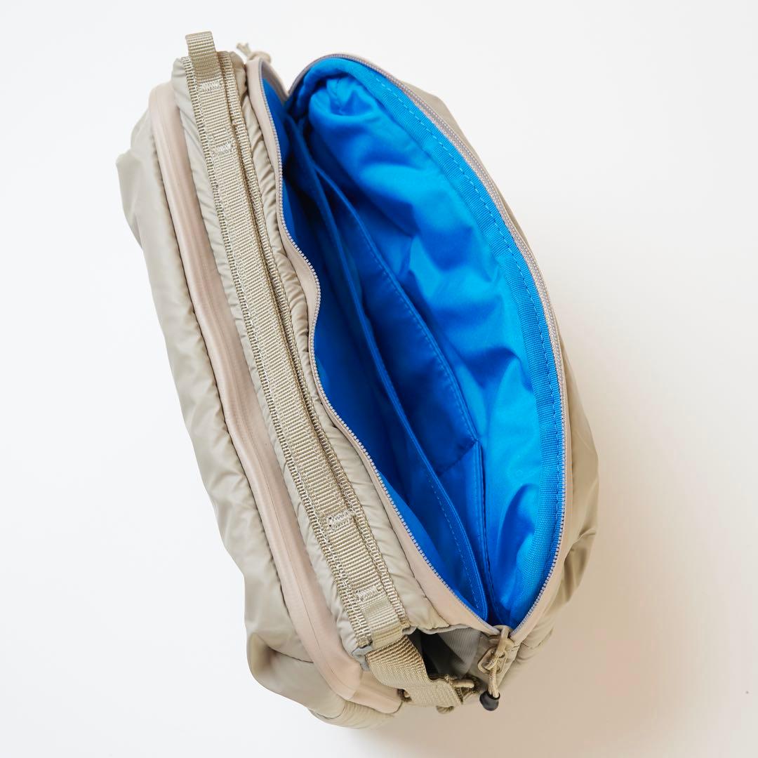 topologie クッションショルダーバッグ ベージュ　バッグ単体