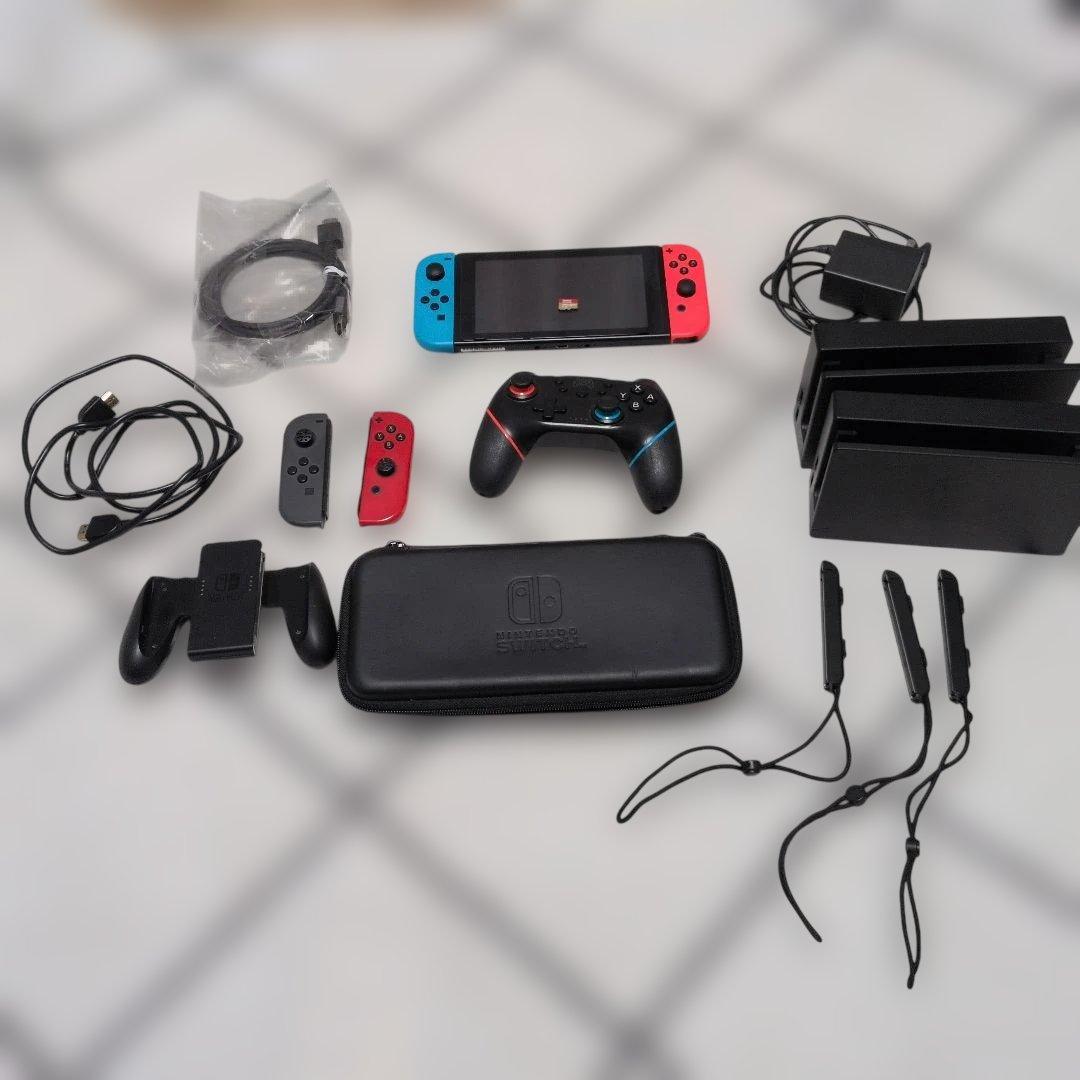 ま*り様 【美品】 Switch本体　プロコン　ケース　SDカード付き